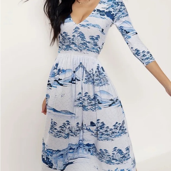 NOT FOR SALE! in search of these two dresses!! Pls message me if u see!! - Picture 2 of 3